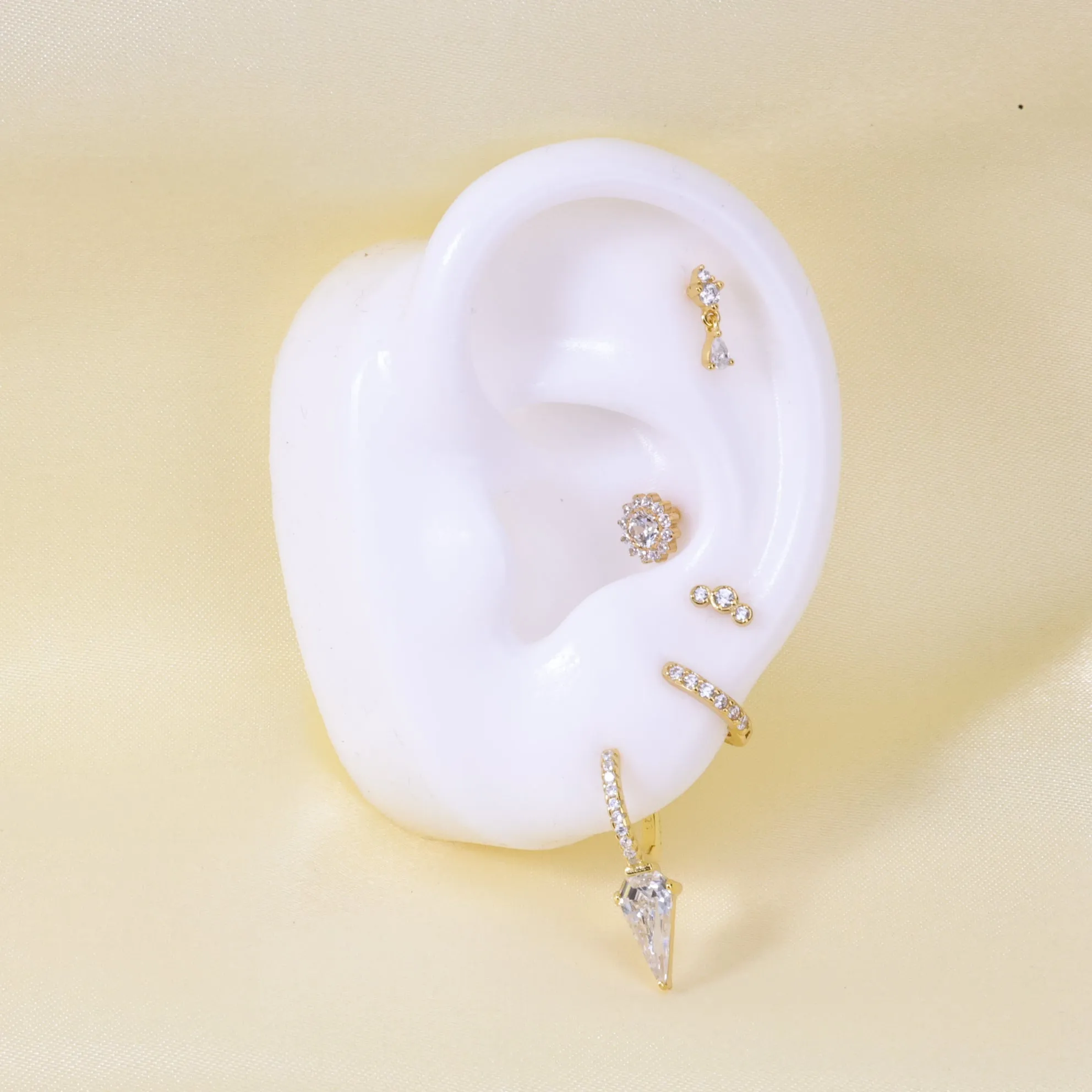 Dangling Waterdrop Labret Piercing
